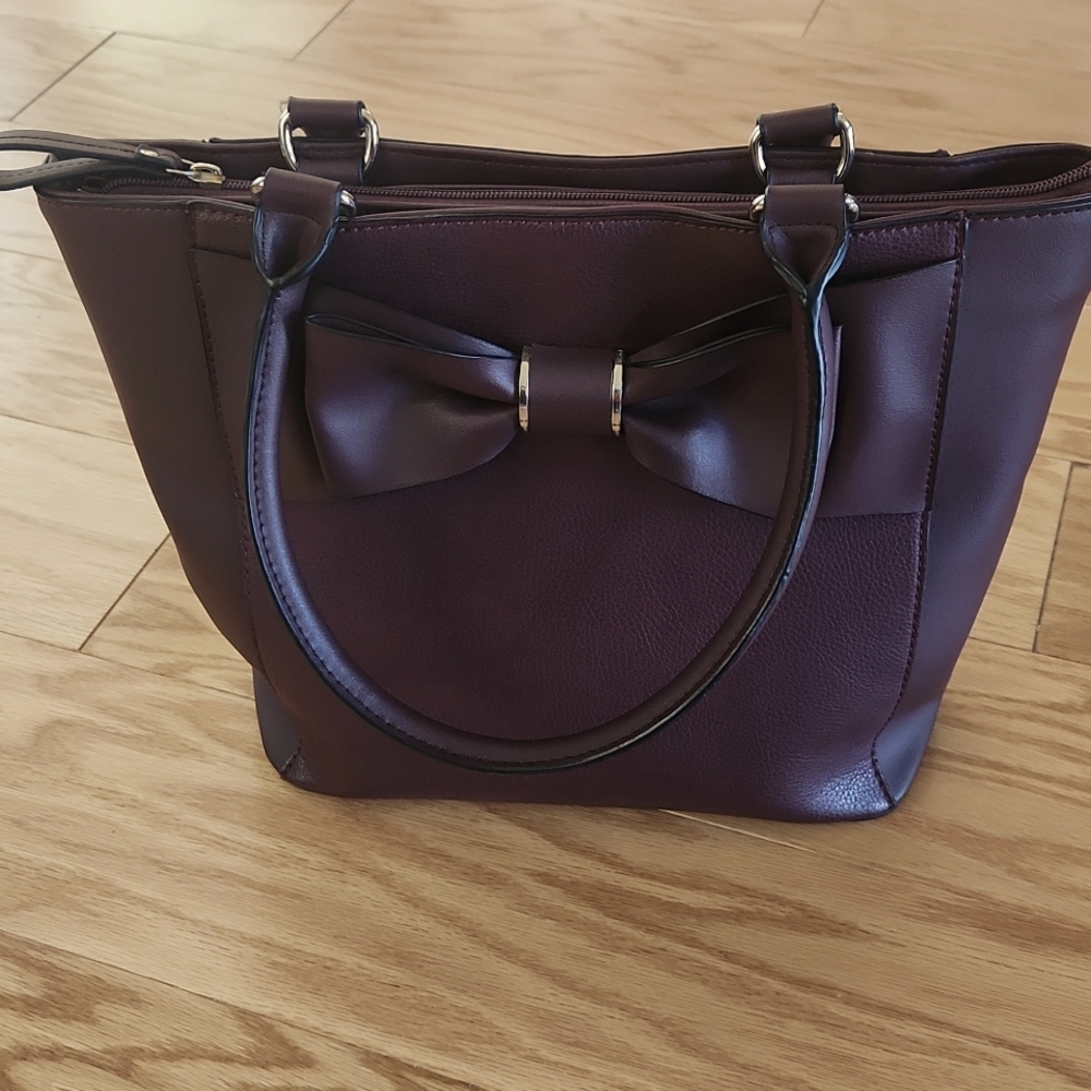 Elegant WineTote with Bow Detail